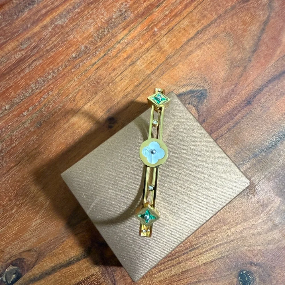 Gold Plated clover motifs Titanium Steel bangle white mother ofpearl green stone